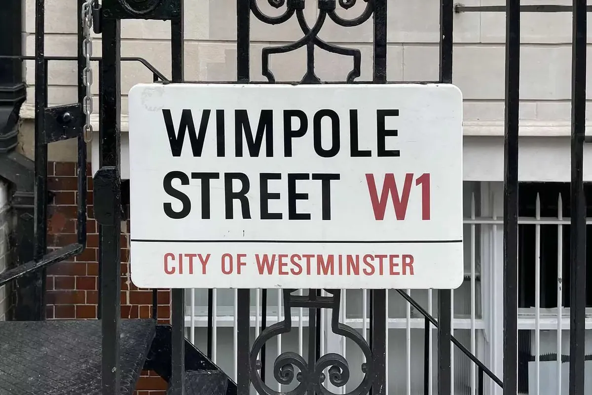 Psychologist's office at Wimpole Street